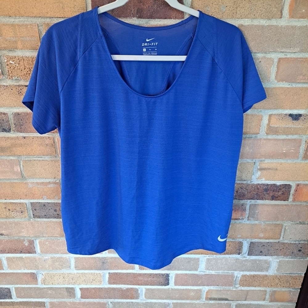 Nike Women's Size XL Colbolt Blue Dri Fit Top